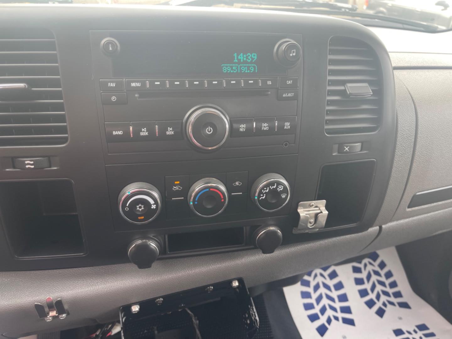 2008 Forest Service Green /Black Chevrolet Silverado 1500 Work Truck (1GCEK14J68Z) with an 5.3L V8 OHV 16V engine, AT transmission, located at 813 E Fairview Ave, Meridian , ID, 83642, (208) 336-8230, 43.618851, -116.384010 - Photo#9